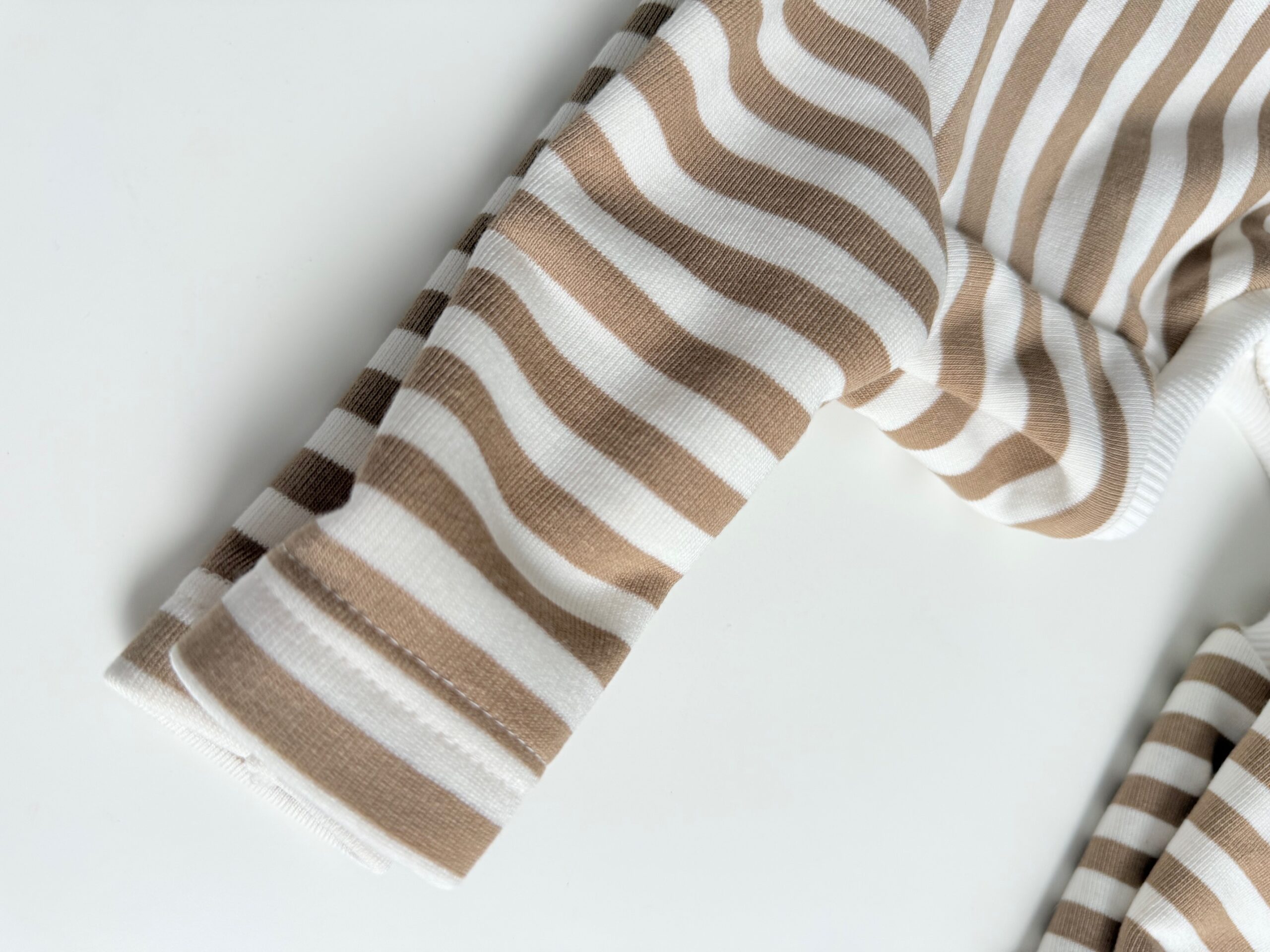 Ubranko dla charcika w paski